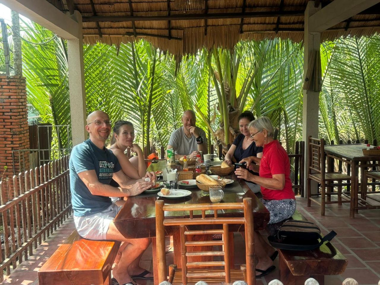 Homestay Bentre Coco Lodge Ben Tre Экстерьер фото